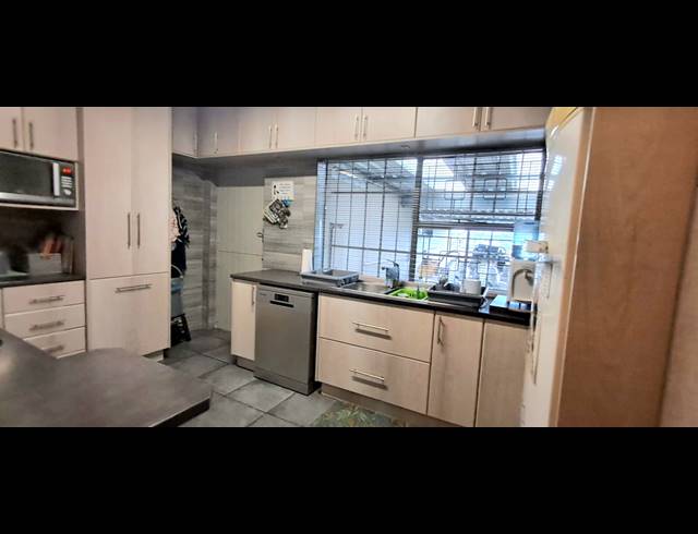 4 BEDROOM HOUSE FOR SALE IN FAIRBRIDGE HEIGHTS